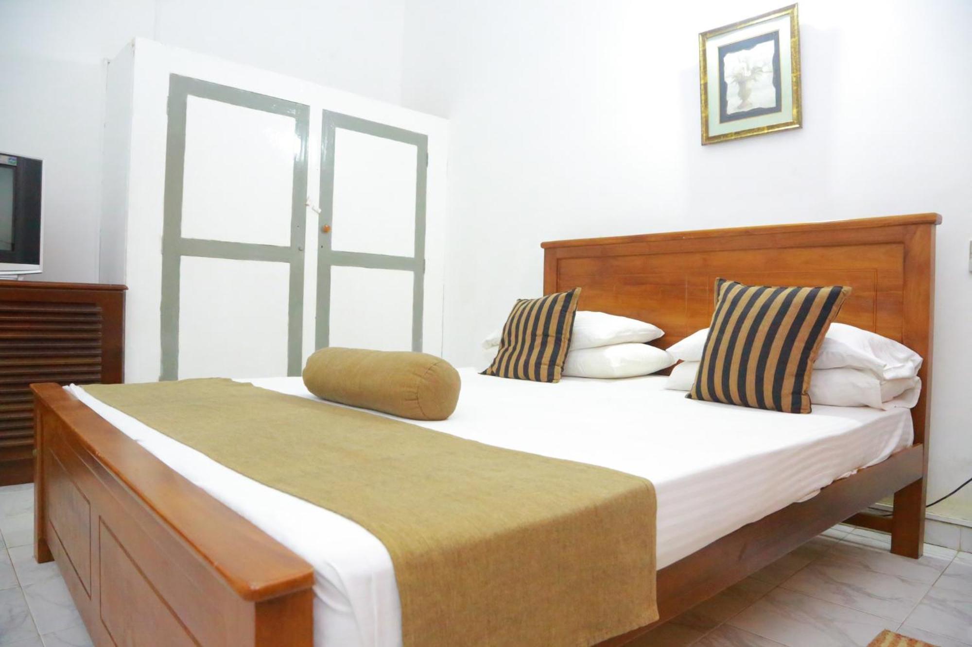 Ranveli Beach Hotel Dehiwala-Mount Lavinia Exterior photo