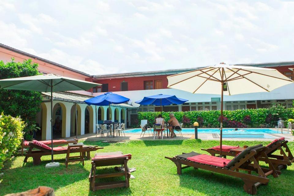 Ranveli Beach Hotel Dehiwala-Mount Lavinia Exterior photo