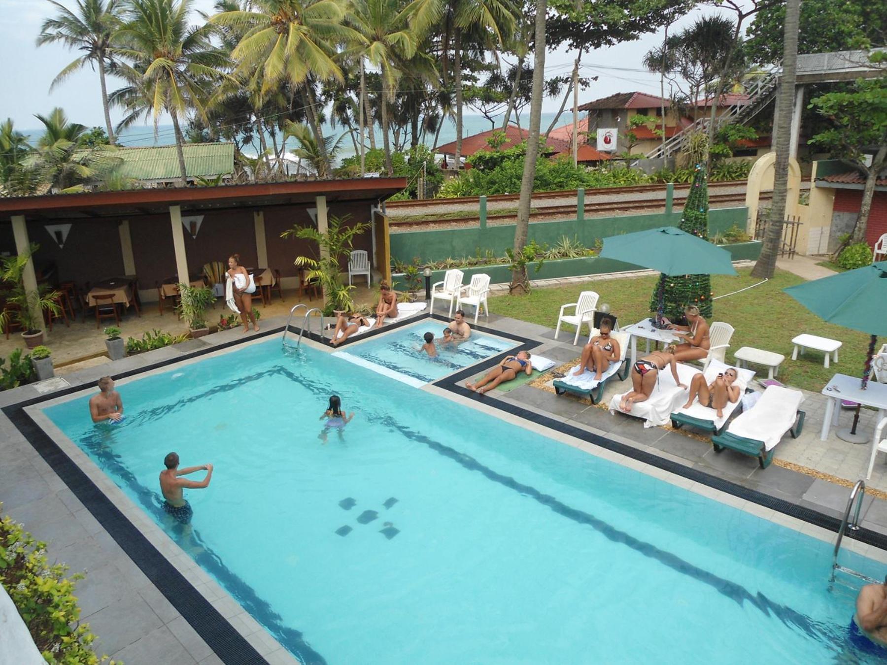 Ranveli Beach Hotel Dehiwala-Mount Lavinia Exterior photo