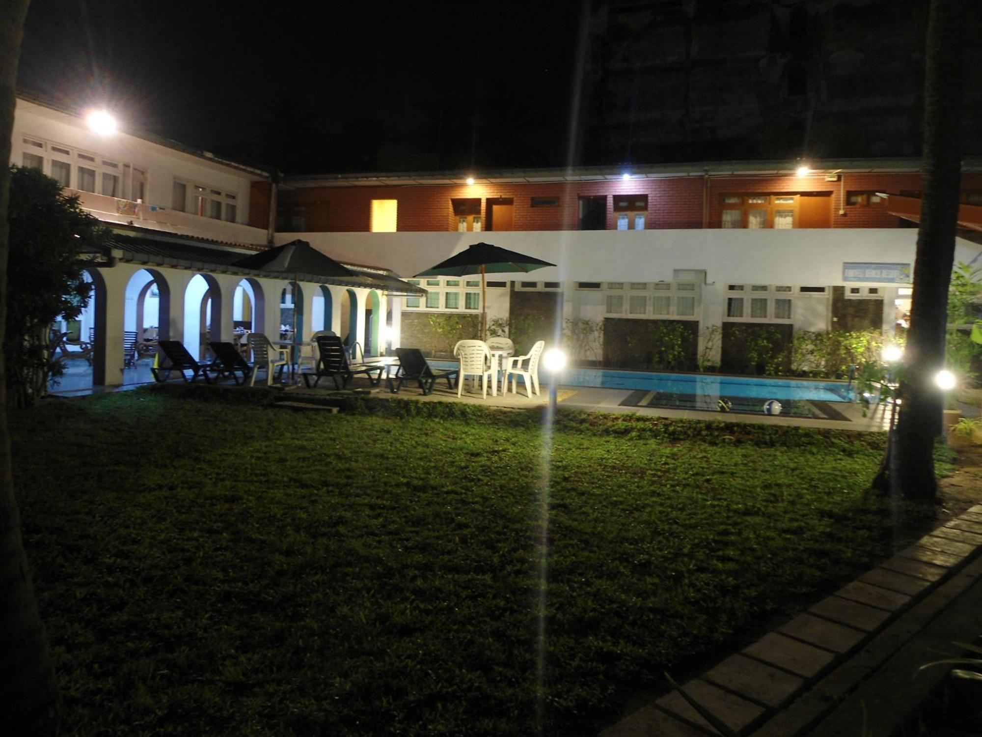 Ranveli Beach Hotel Dehiwala-Mount Lavinia Exterior photo