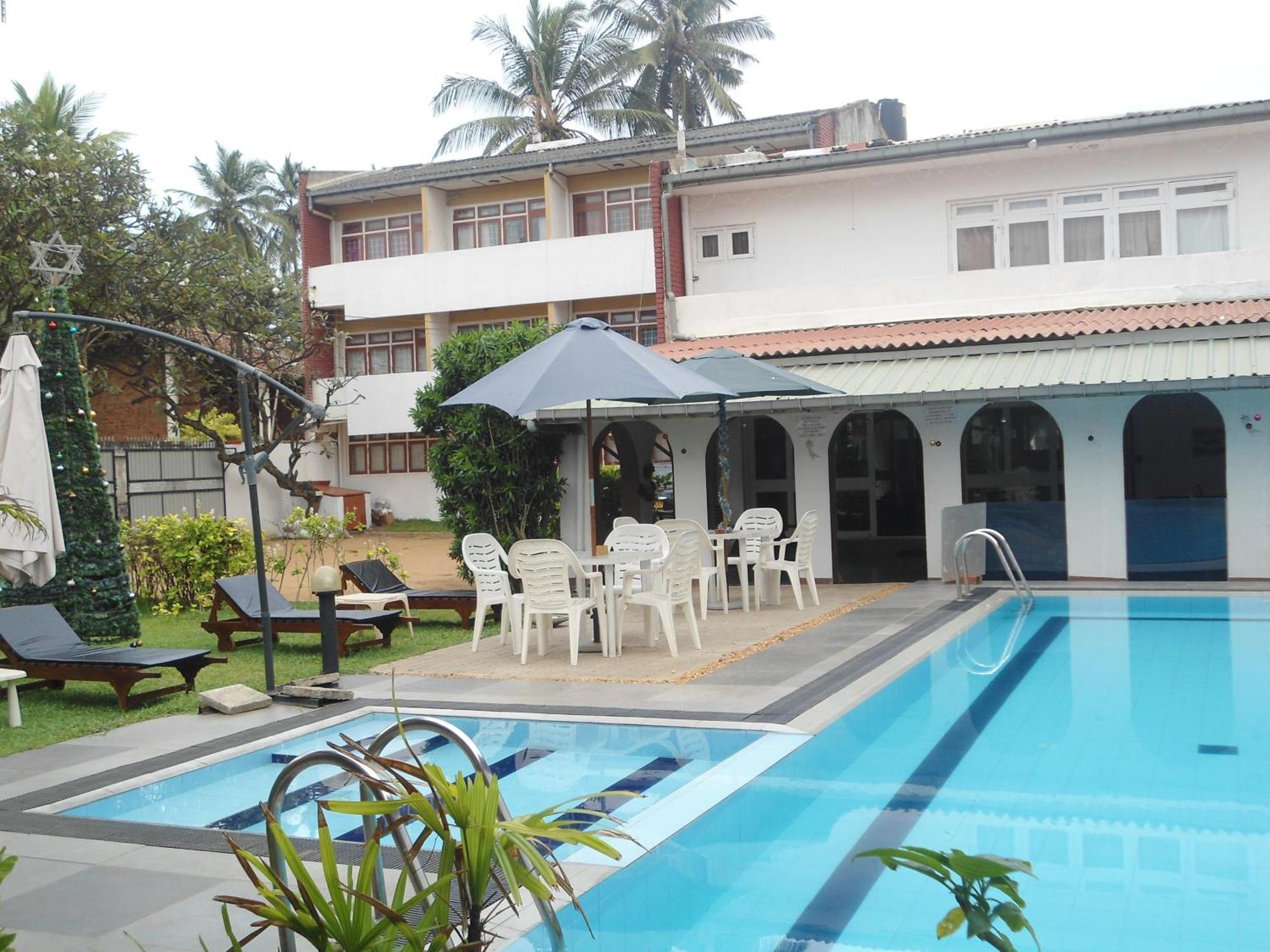 Ranveli Beach Hotel Dehiwala-Mount Lavinia Exterior photo