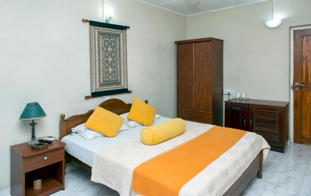 Ranveli Beach Hotel Dehiwala-Mount Lavinia Exterior photo