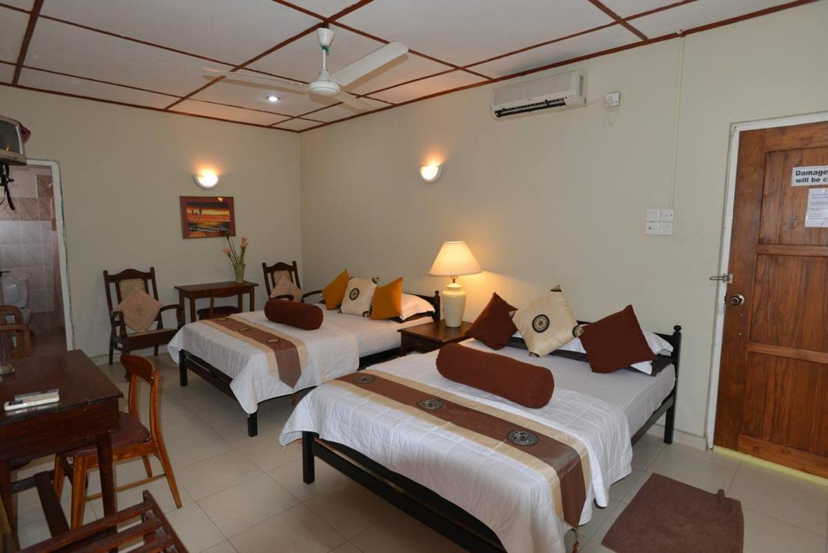 Ranveli Beach Hotel Dehiwala-Mount Lavinia Exterior photo