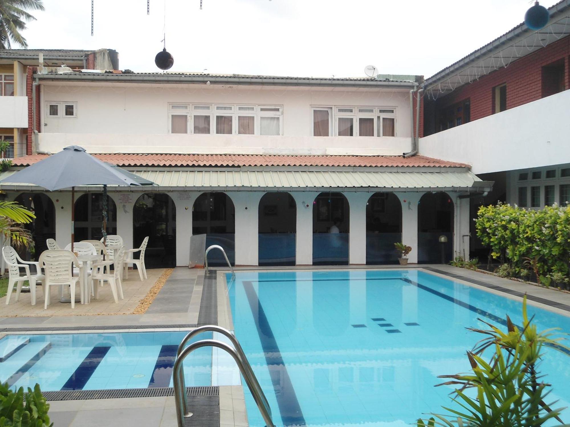Ranveli Beach Hotel Dehiwala-Mount Lavinia Exterior photo