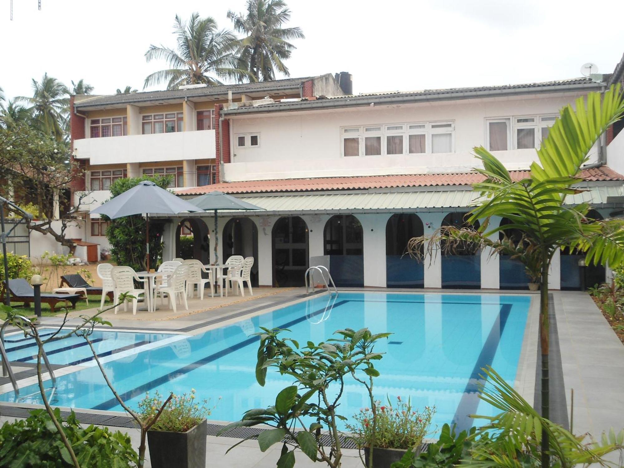 Ranveli Beach Hotel Dehiwala-Mount Lavinia Exterior photo