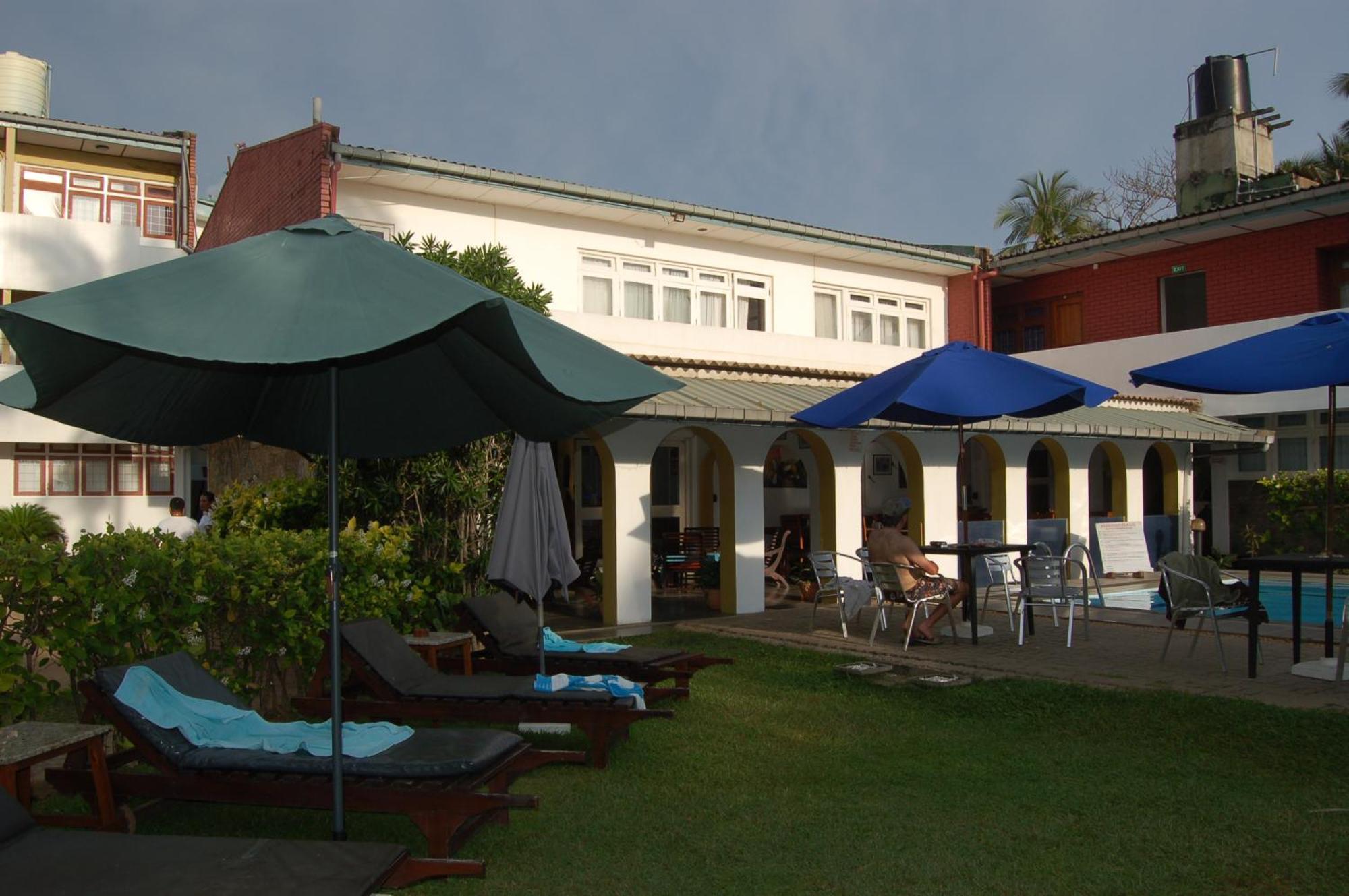 Ranveli Beach Hotel Dehiwala-Mount Lavinia Exterior photo