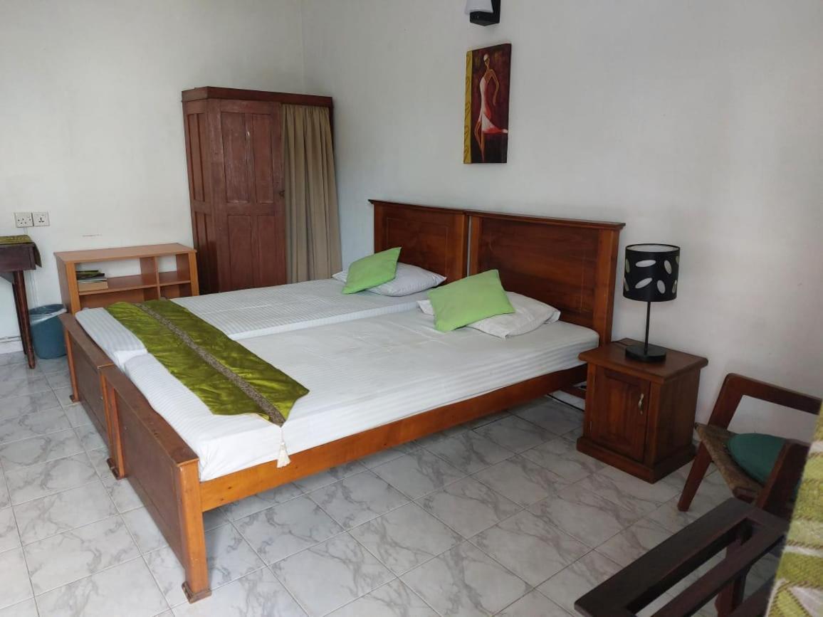 Ranveli Beach Hotel Dehiwala-Mount Lavinia Exterior photo