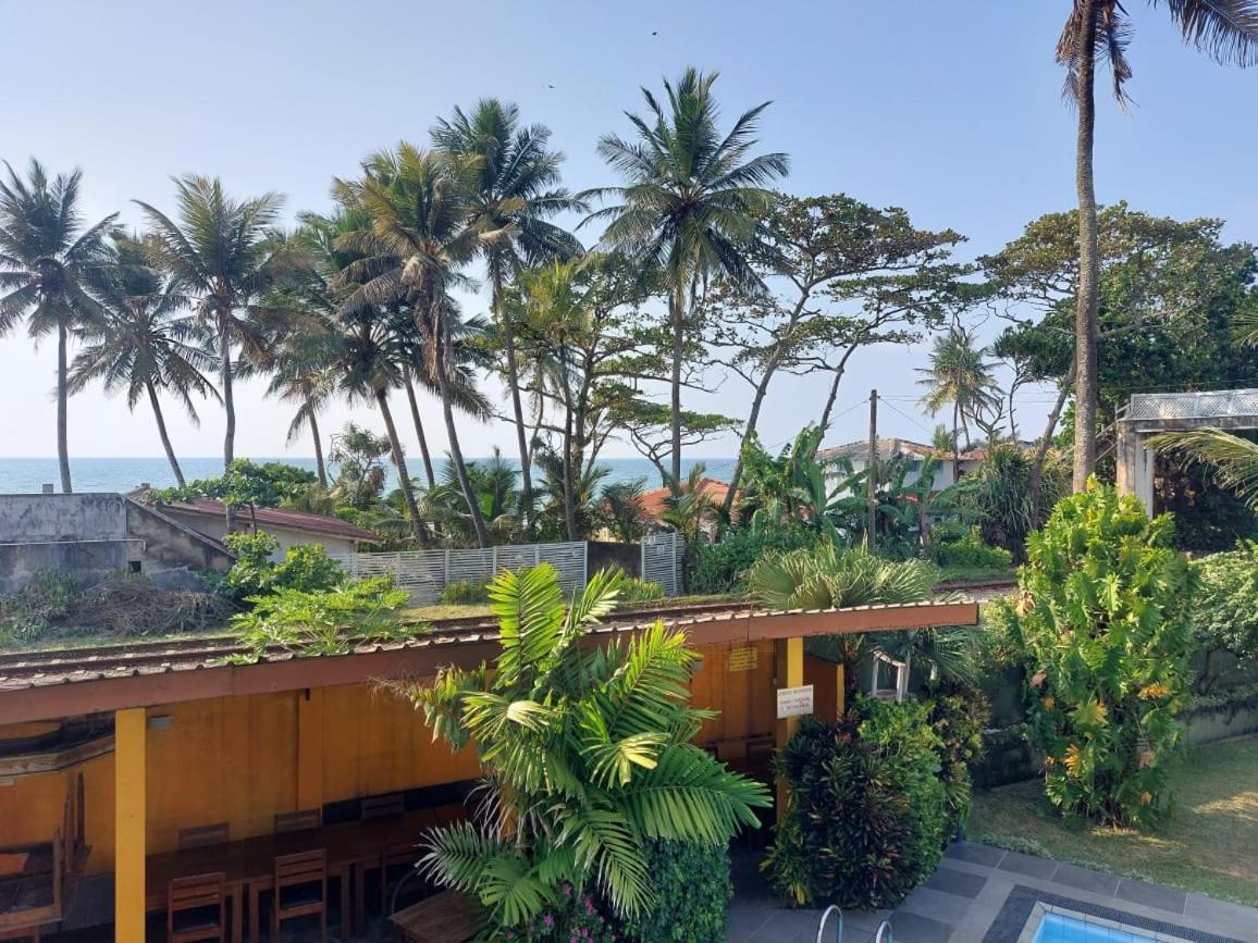 Ranveli Beach Hotel Dehiwala-Mount Lavinia Exterior photo