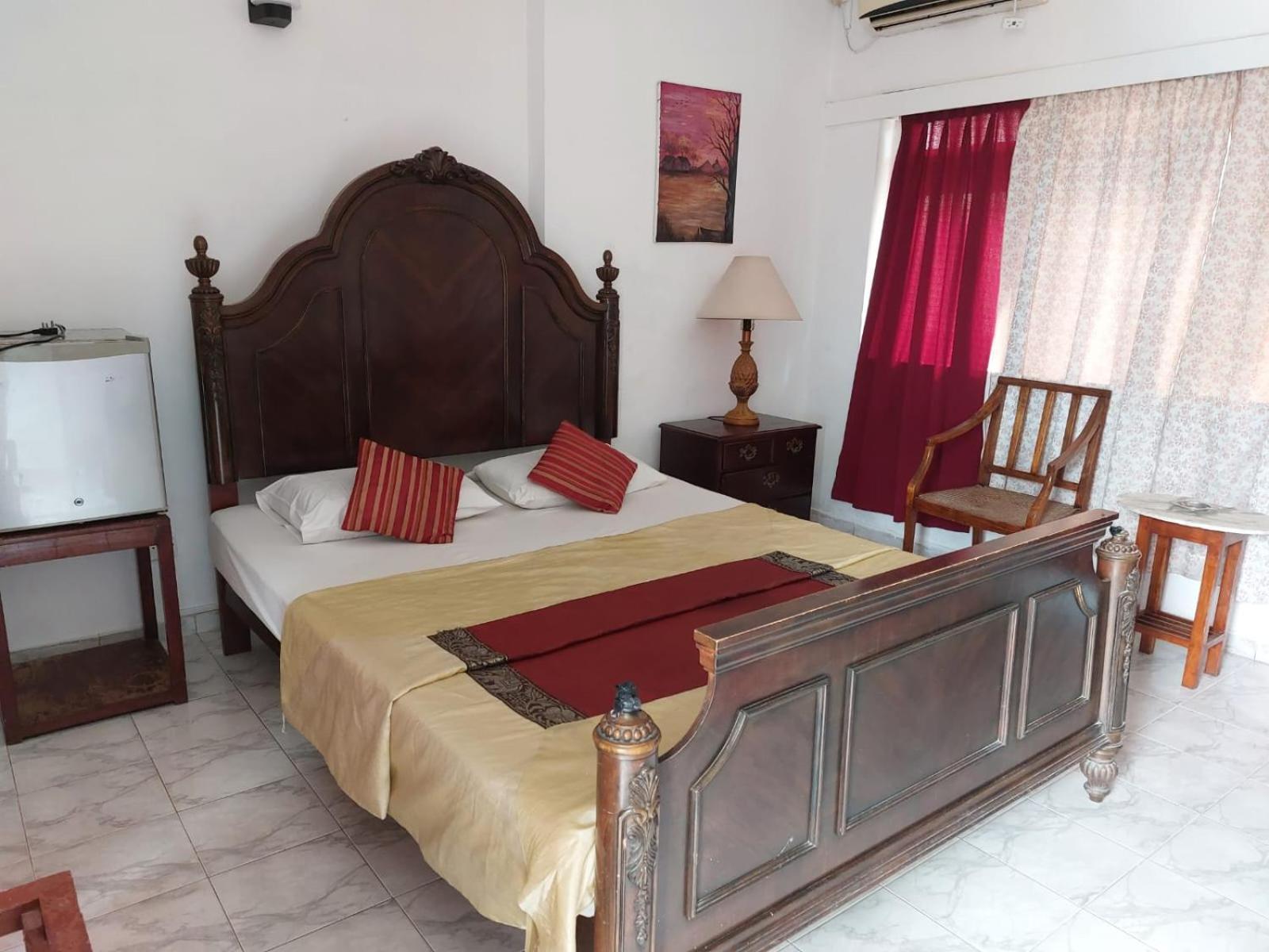 Ranveli Beach Hotel Dehiwala-Mount Lavinia Exterior photo