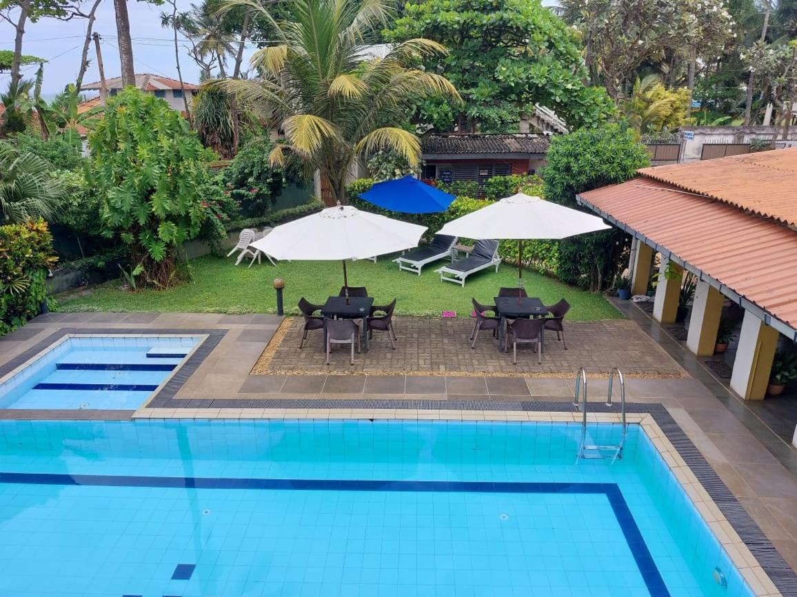 Ranveli Beach Hotel Dehiwala-Mount Lavinia Exterior photo