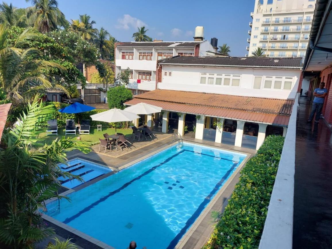 Ranveli Beach Hotel Dehiwala-Mount Lavinia Exterior photo