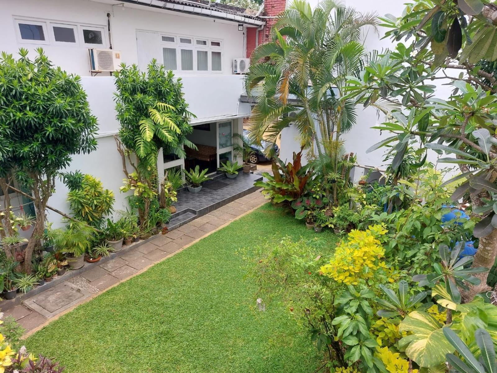 Ranveli Beach Hotel Dehiwala-Mount Lavinia Exterior photo